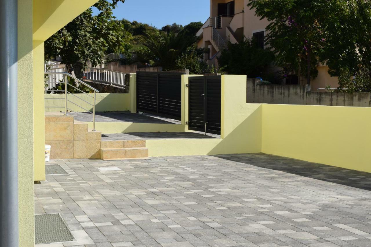 Yellow Cube Kožino 외부 사진